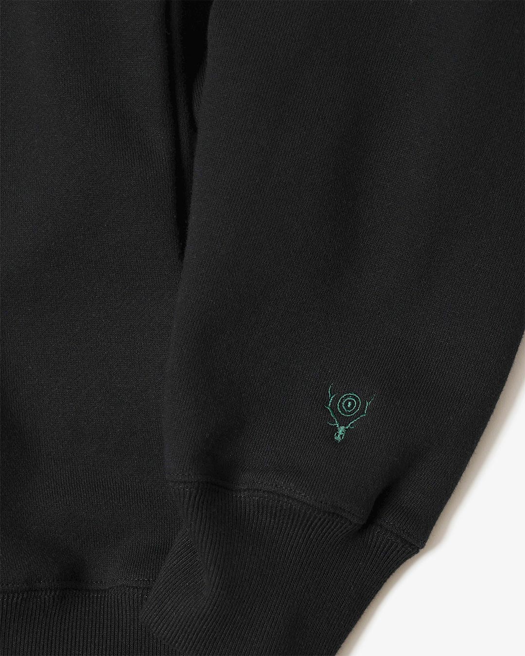 〈SOUTH2 WEST8〉 刺繍で魅せるブランド哲学。コンフィーな春の新作スウェット