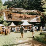野外イベント「E.Z.O. 2026」〈SOUTH2 WEST8〉「花、太陽、雨」が出店