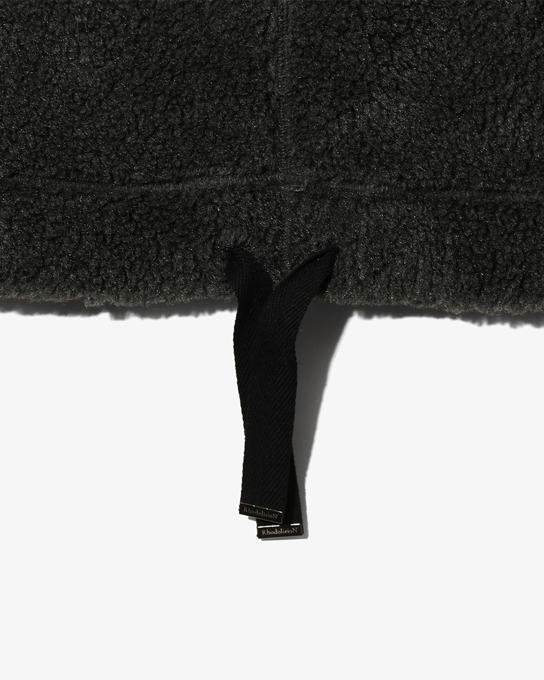 〈RHODOLIRION〉ミリタリーディテールと上質なフリースが融合した新作アイテムが登場