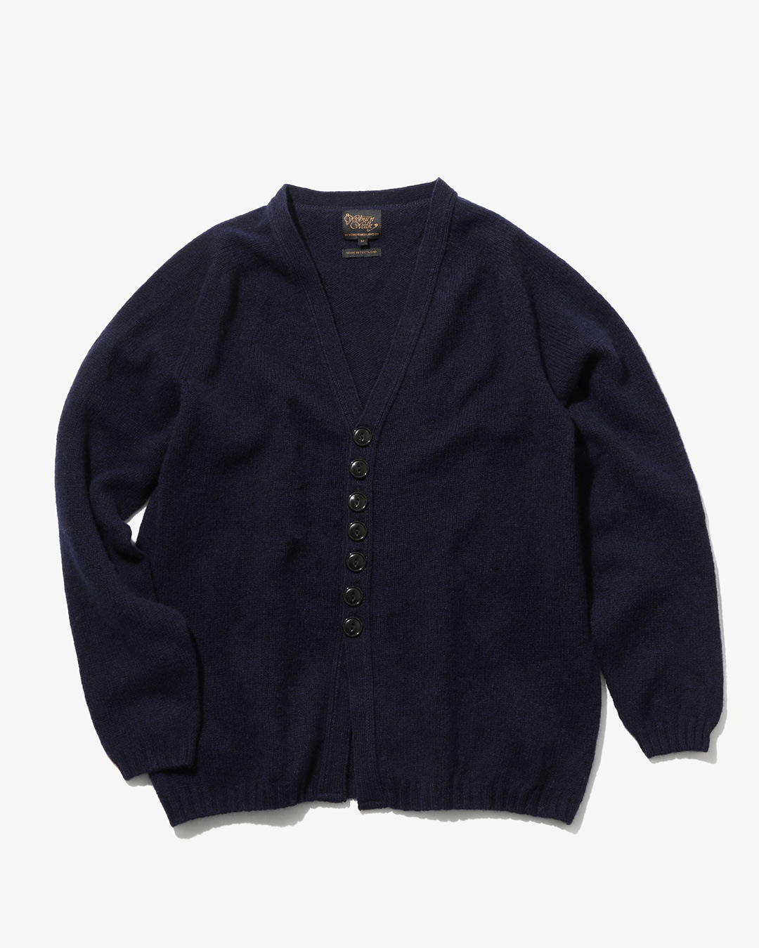 〈WOBURN WALK〉ベーシックながらも個性的なデザインが目を惹くカーディガンが登場
