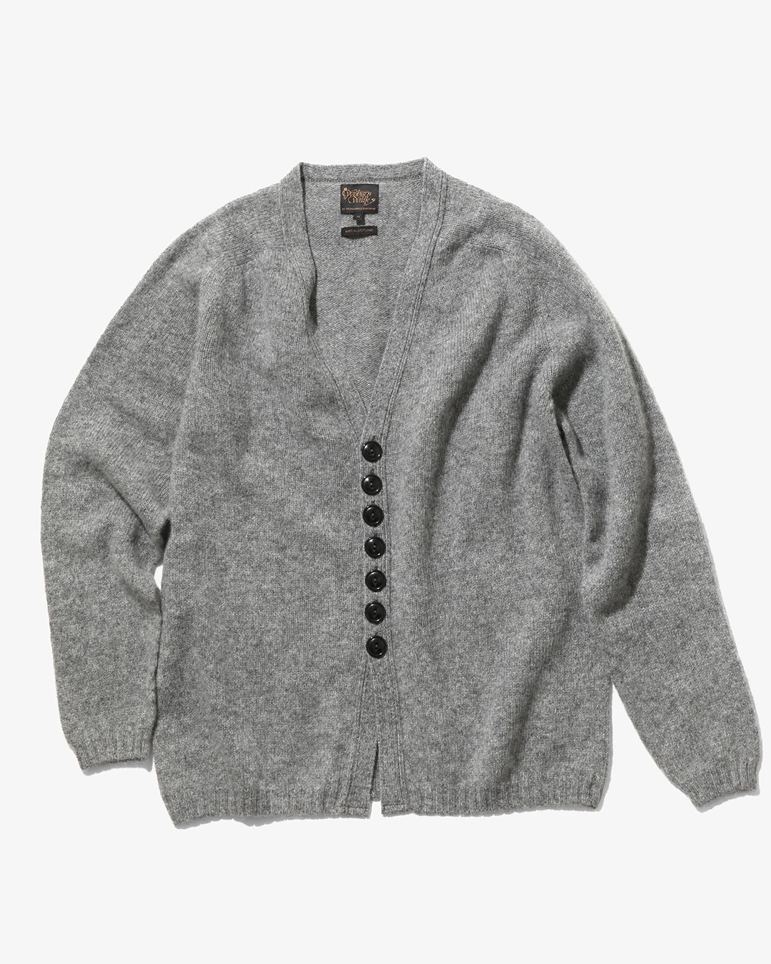 〈WOBURN WALK〉ベーシックながらも個性的なデザインが目を惹くカーディガンが登場